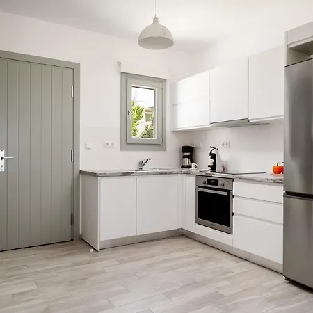 Villa Nausica, Steps From The Beach *